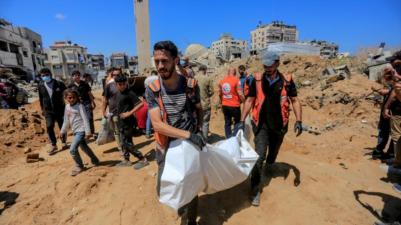 Gazze'de soykırımcı İsrail saldırıları sonucu yaralanan bir çocuk yaşamını yitirdi